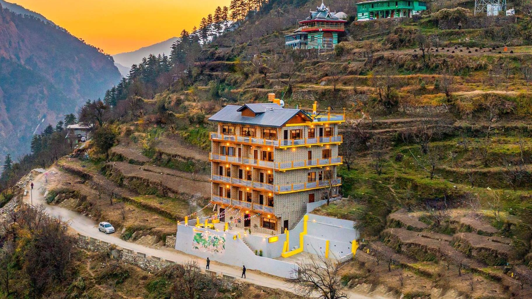 The Hosteller Tirthan Valley Gushaini Exteriér fotografie